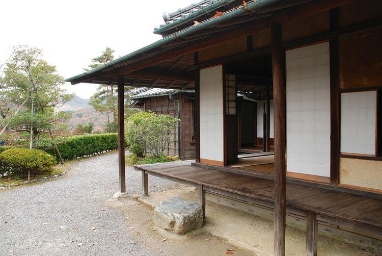 japanische-häuser-architektur-veranda-überdachung-holz