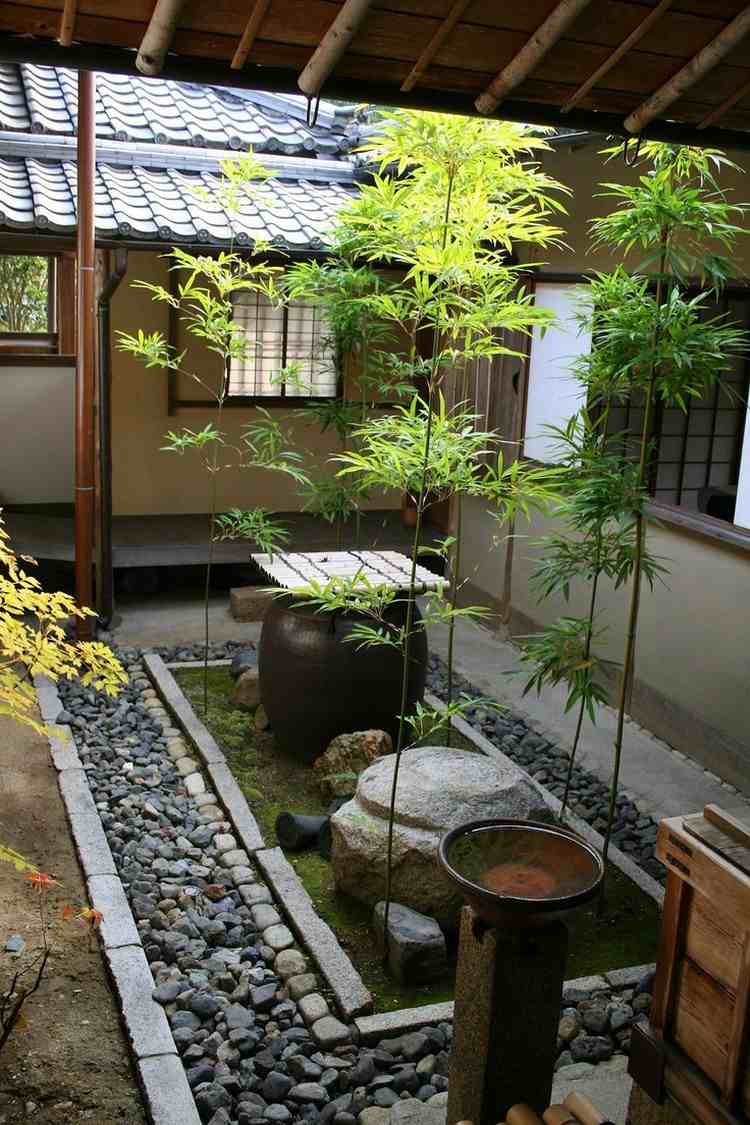japanische-häuser-innenhof-übergangszone-pflanzen-steine