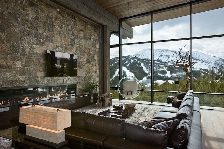 panoramafenster-highlight-berge-ausblick-landhausstil-naturstein-wandverkleidung