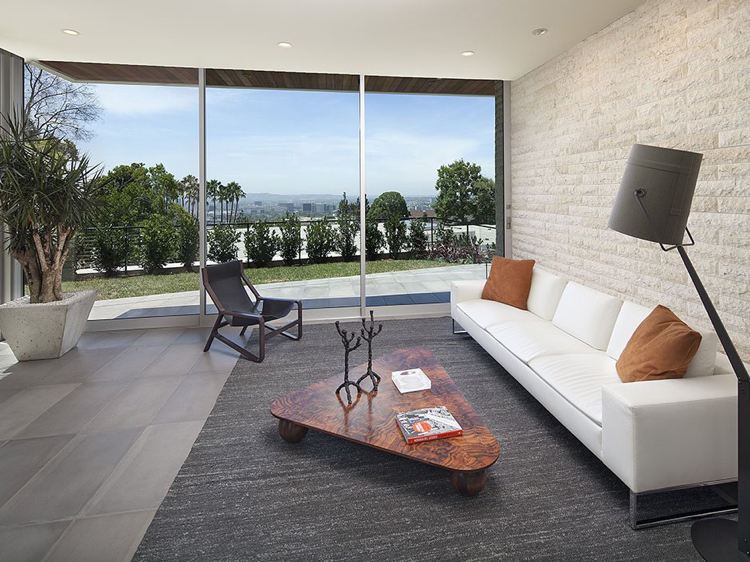 Panoramafenster zum Highlight -minimalistisch-terrassentüren-garten-wohnzimmer-grau