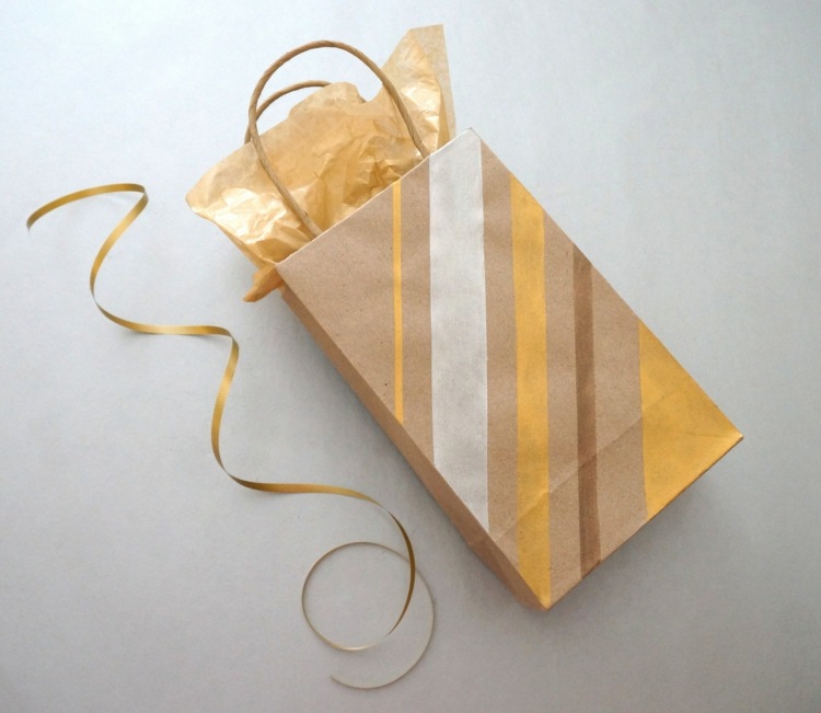 papiertüten-basteln-diagonale-streifen-gelb-braun-weiß