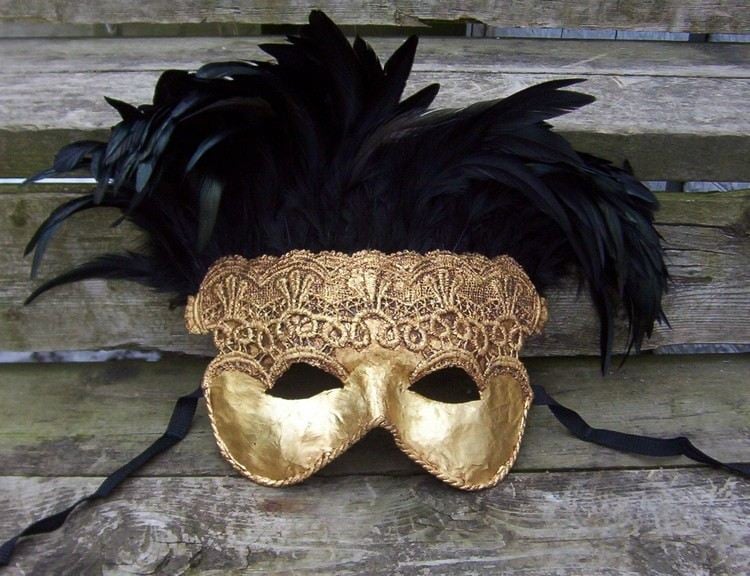pappmache-masken-dekorieren-venezianische-maske-selber-machen