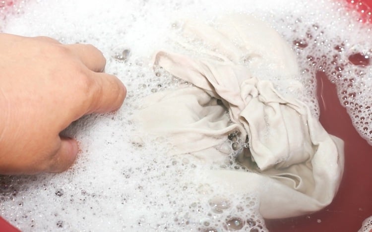 reinigung-kleidung-bleichen-verfärbte-wäsche-bleichmittel-natron