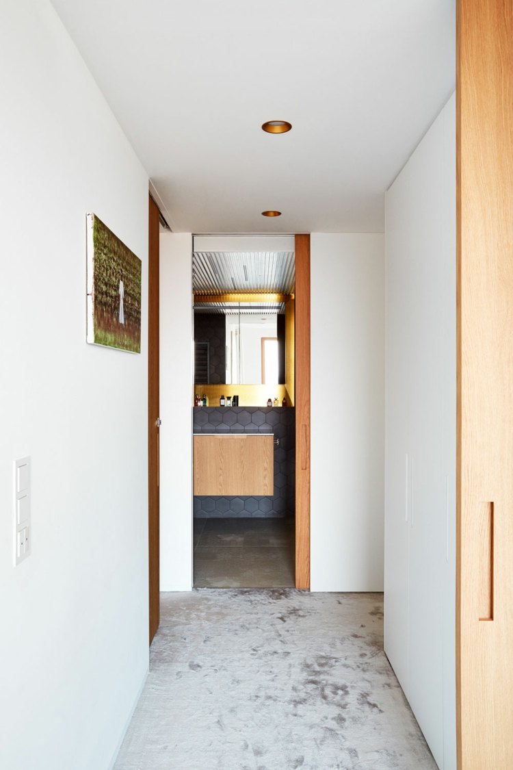 retro-einrichtung-badezimmer-idee-klein-waschschrank-korridor-schlicht