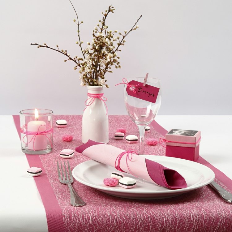 tischdeko-valentinstag-rosa-pink-tischläufer-liebe-zweige-windlicht