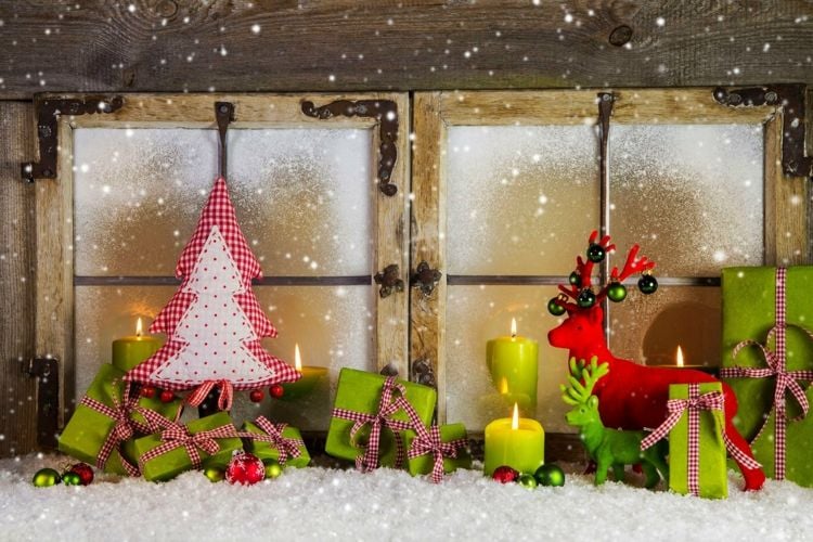weihnachtsdeko-innen-fensterdeko-tanne-geschenke-kerzen-haustiere-weihnachten
