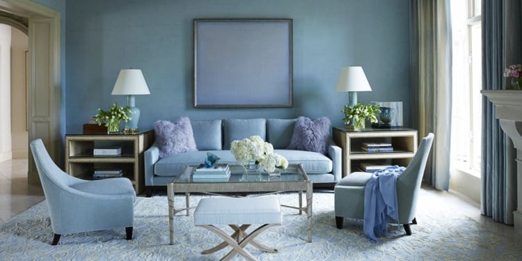 wohnzimmer renovieren wände-streichen-wandgestaltung-blau-nuancen-sessel-teppich-gardinen-couchtisch