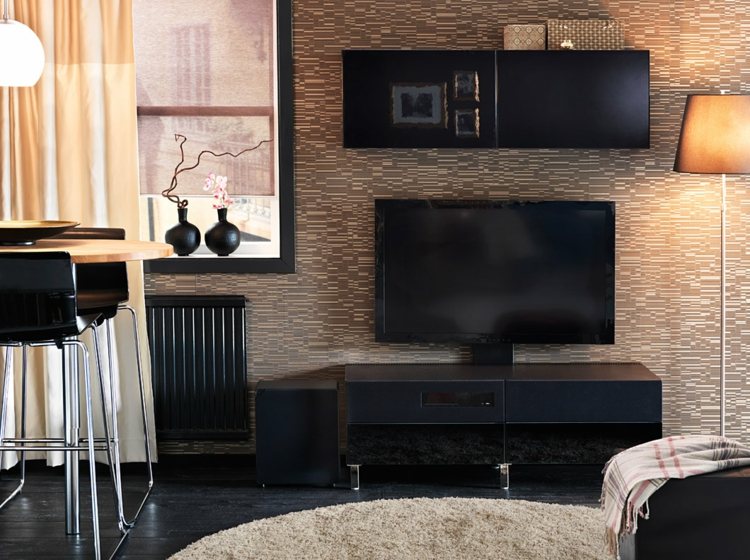 wohnzimmer-tv-möbel-ohne-wohnwand-tapete-schwarz-einrichtung-beige