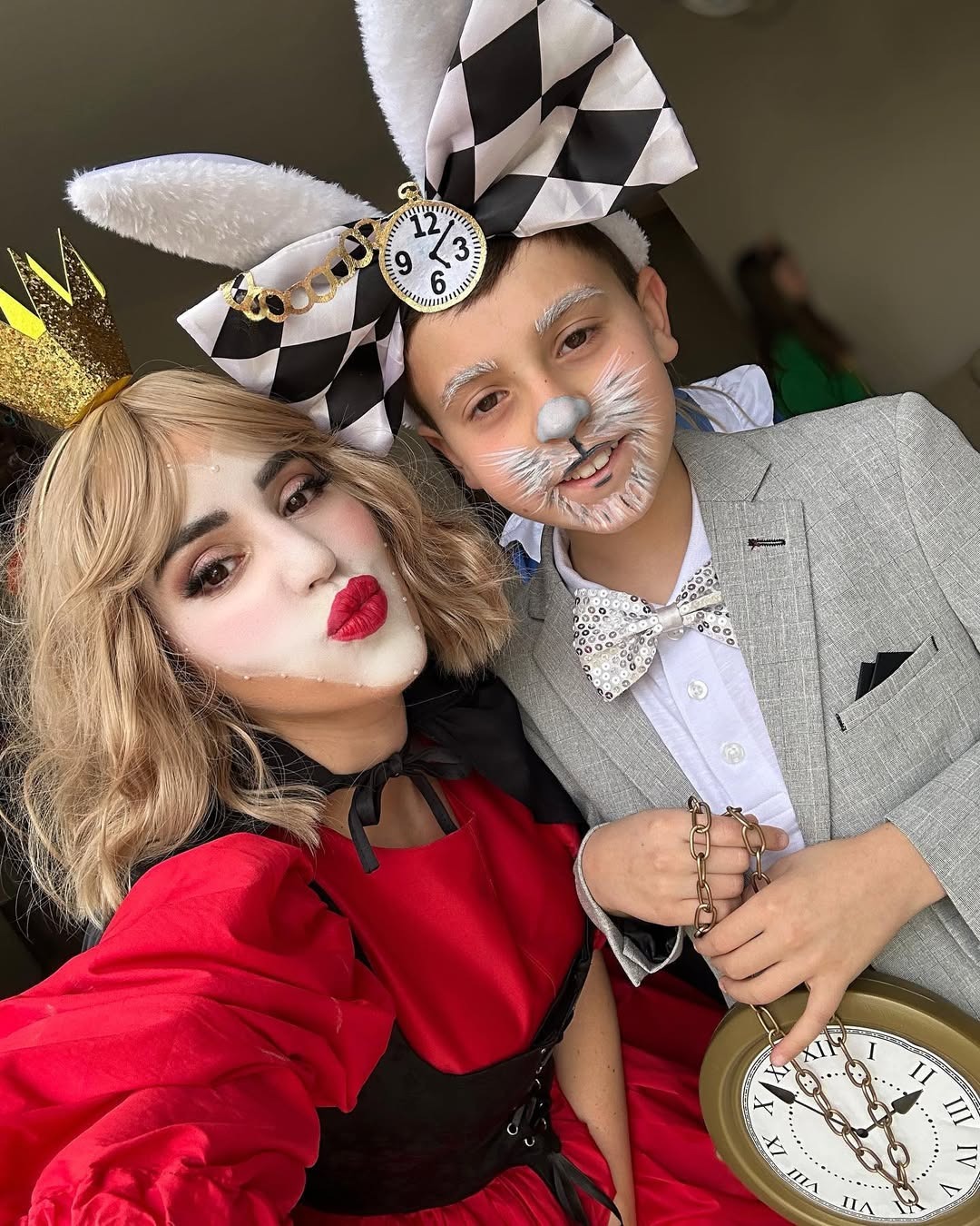 alice im wunderland kostüme die herzdame und das weiße kaninchen