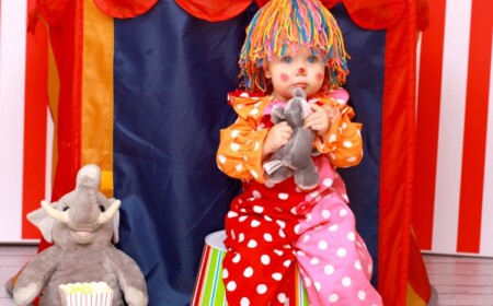 baby-kostüm-clown-zirkus-bunte-perücke-schnurhaare