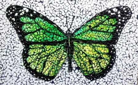 basteln-eierschalen-mosaik-bilder-schmetterling