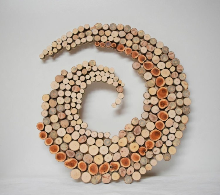 deko-holzscheiben-skulptur-basteln-spirale-form-wandgestaltung