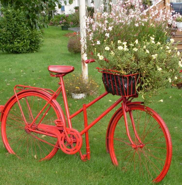 diy-ideen-gartendeko-fahrrad-upcycling-rot-blumentopf