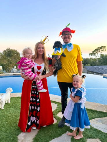 faschingskostüme für familie alice im wunderland herzdame der hutmacher die grinsekatze