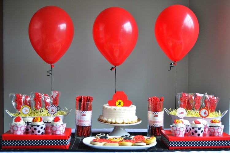 Feuerwehr Geburtstag deko-tischdeko-ballons-snacks