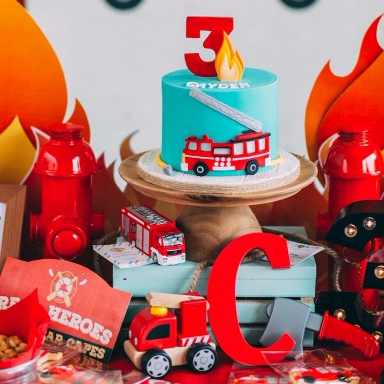 Feuerwehr Geburtstag kindergeburtstag-torte-spielzeuge