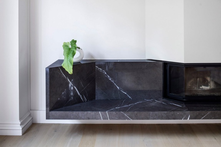Klassische Architektur -moderne-schwarz-weiss-marmor-kamin