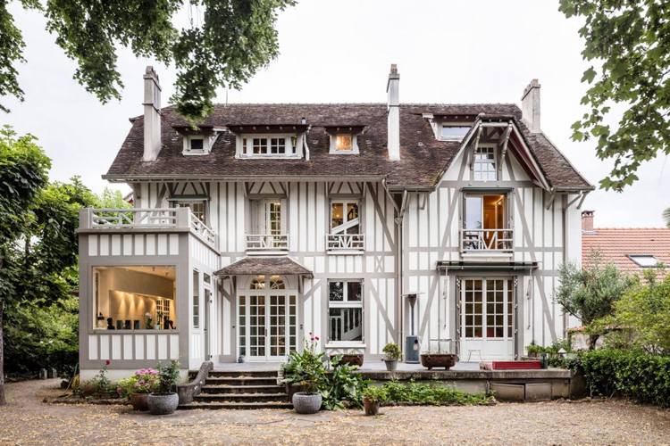Klassische Architektur -moderne-villa-paris-weiss-19jhd-altbau