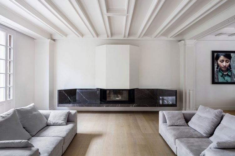 Klassische Architektur -moderne-wohnzimmer-minimalistisch-weiss-schwarz