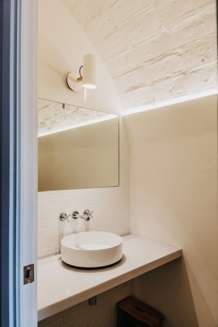 küche-gestalten-bad-wc-gewölbe-weiß-indirekte-beleuchtung