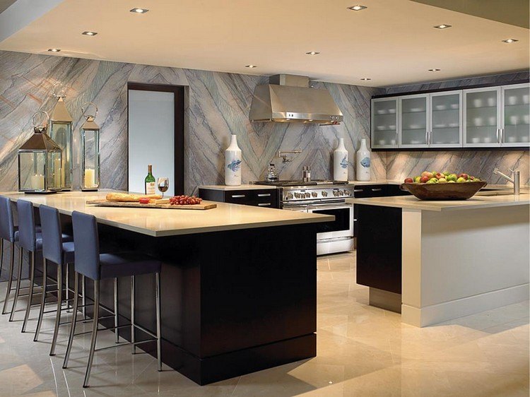 küchentapeten-ideen-modern-abstrakt-helle-blautöne