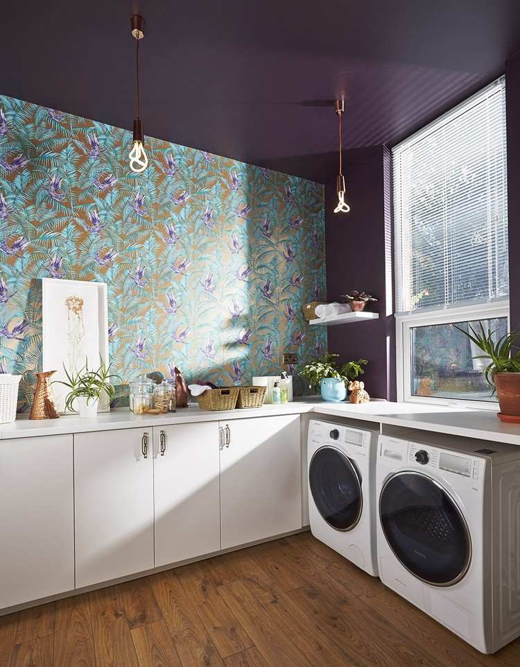 Küchentapeten Ideen modern-küche-loftstil-lila-decke-wand