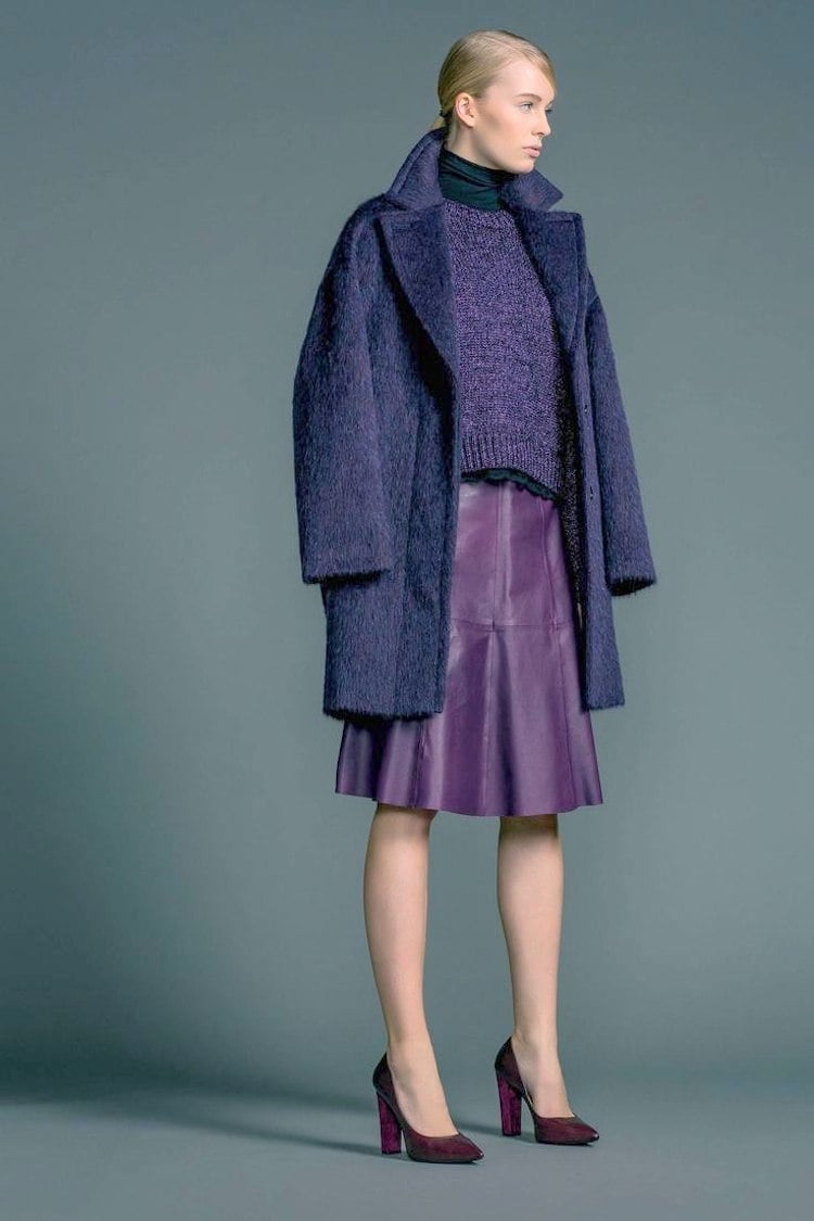 lederrock-kombinieren-outfit-dunkelrot-elegant-winter-mantel