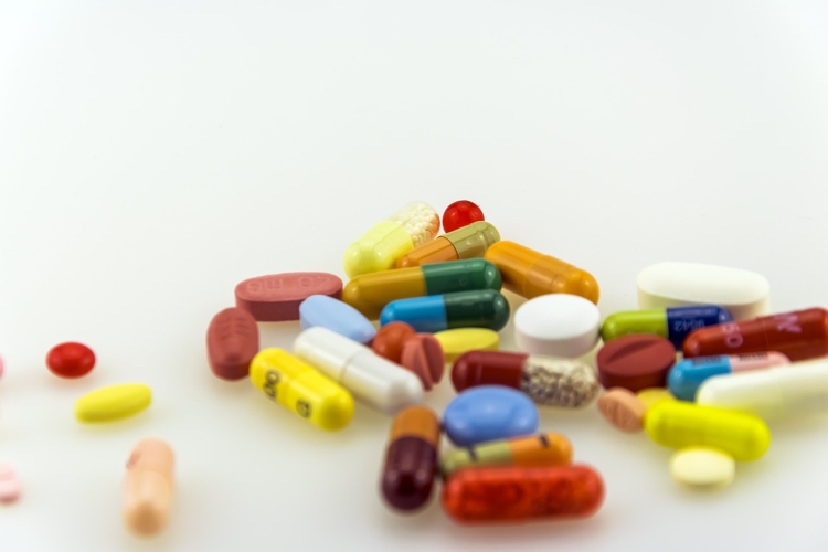 manuka-honig-natuerlich-heilmittel-pillen-medikamente-antibiotikum