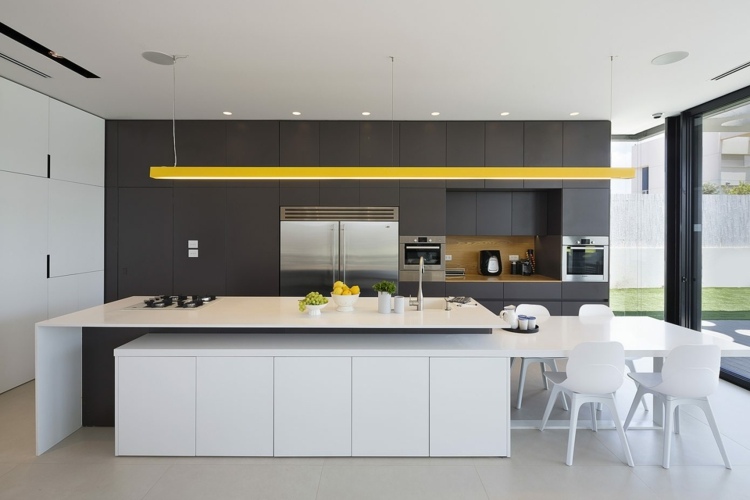 möbel in grau moderne-küche-minimalistisch-kücheninsel-weiß