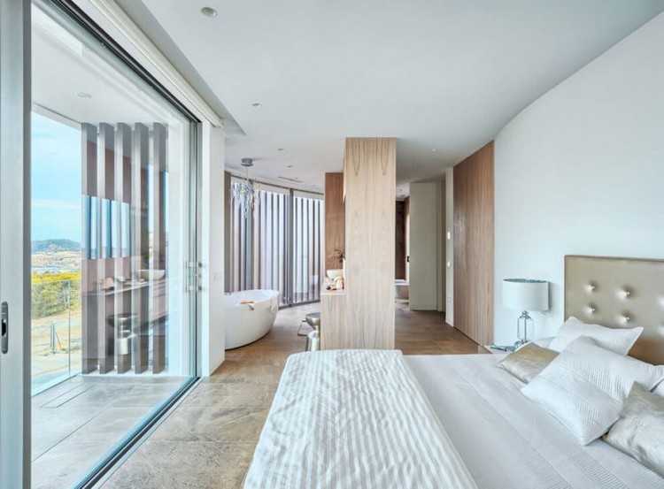 panoramafenster-ausblick-schlafzimmer-modern-bad