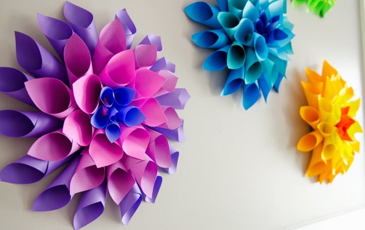 papierblumen-basteln-kinder-dahlie-wanddeko-bunt-kreativ