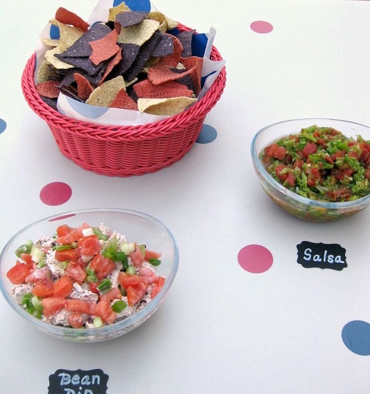 partysalate-schnell-gesund-tisch-ordnen-schildchen-essen