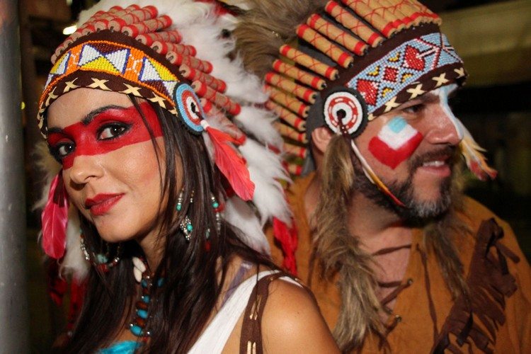 pärchen-kostüme-kreativ-indianer-faschingskostüme-paare
