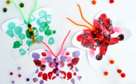 schmetterlinge basteln mit kindern fingerabdrücke-fingerfarben-acryl-idee