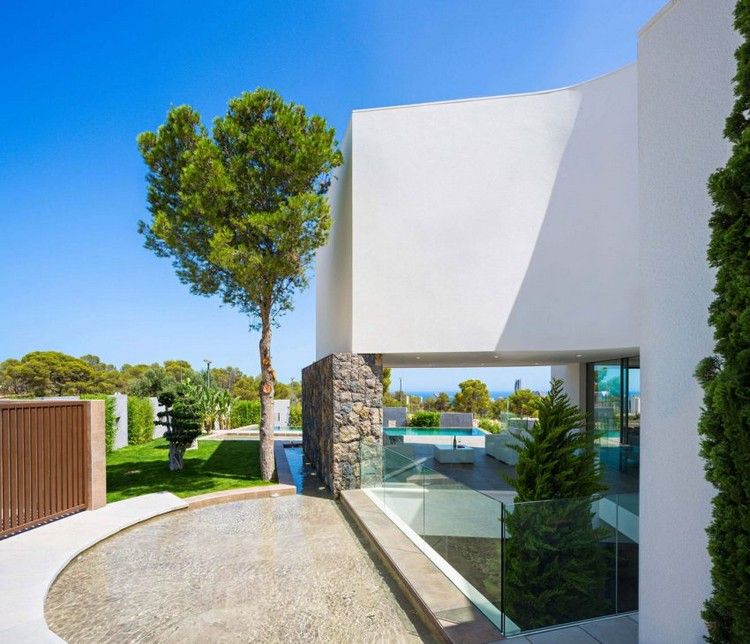 Steinwand Im Garten Und Auf Der Terrasse Eine Villa In Spanien