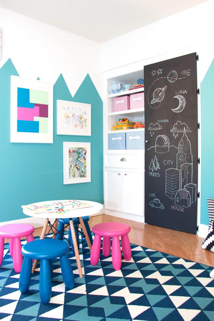 teppich-skandinavisch-design-gewebt-blau-muster-dreieck-kinderzimmer