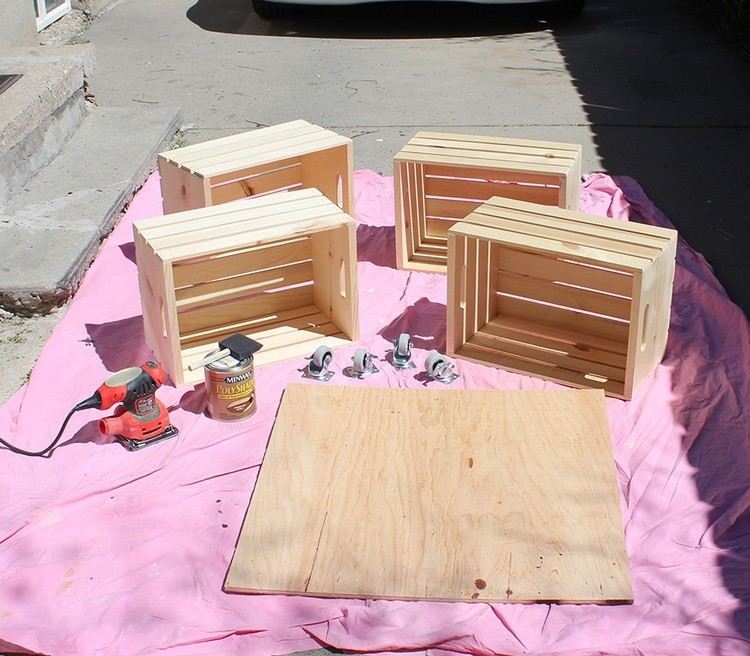 Tisch aus Weinkisten bauen-materialien-holzkisten-sperrholzplatte