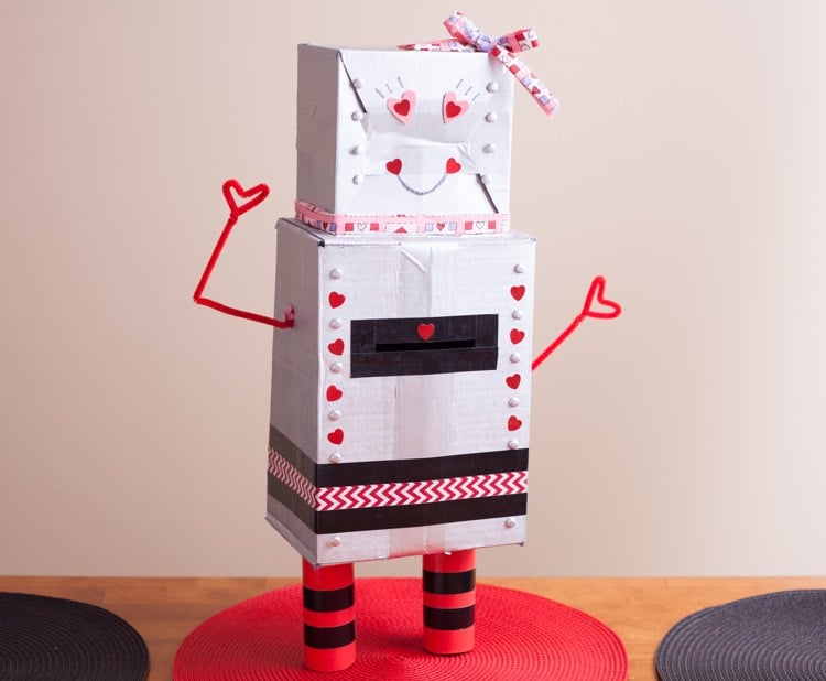 valentinstag-basteln-kinder-roboter-verliebt-briefkasten