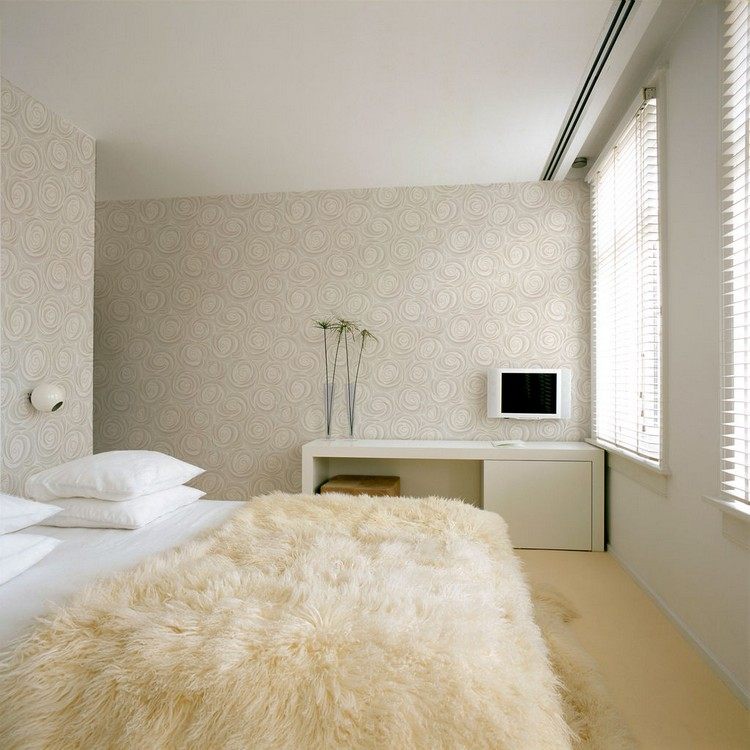 wandgestaltung-rosentapete-schlafzimmer-beige-rosenmuster-abstrakt