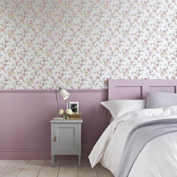 Wandgestaltung mit Rosentapete schlafzimmer-shabby-chic-tapete
