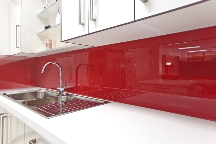 Wandpaneele für Küche -küchenspiegel-modern-hochglanz-rot-weiss