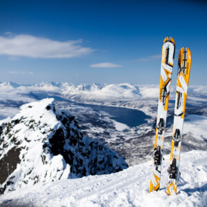 wintersport-anfänger-tipps-skiurlaub-skifahren-schnee-berge