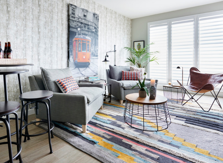 Wohnzimmer ohne Sofa -sessel-beistelltische-stuhl