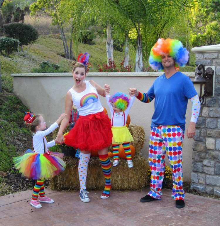 zirkus-kostüme-familie-clown-kostüme-eltern-kinder