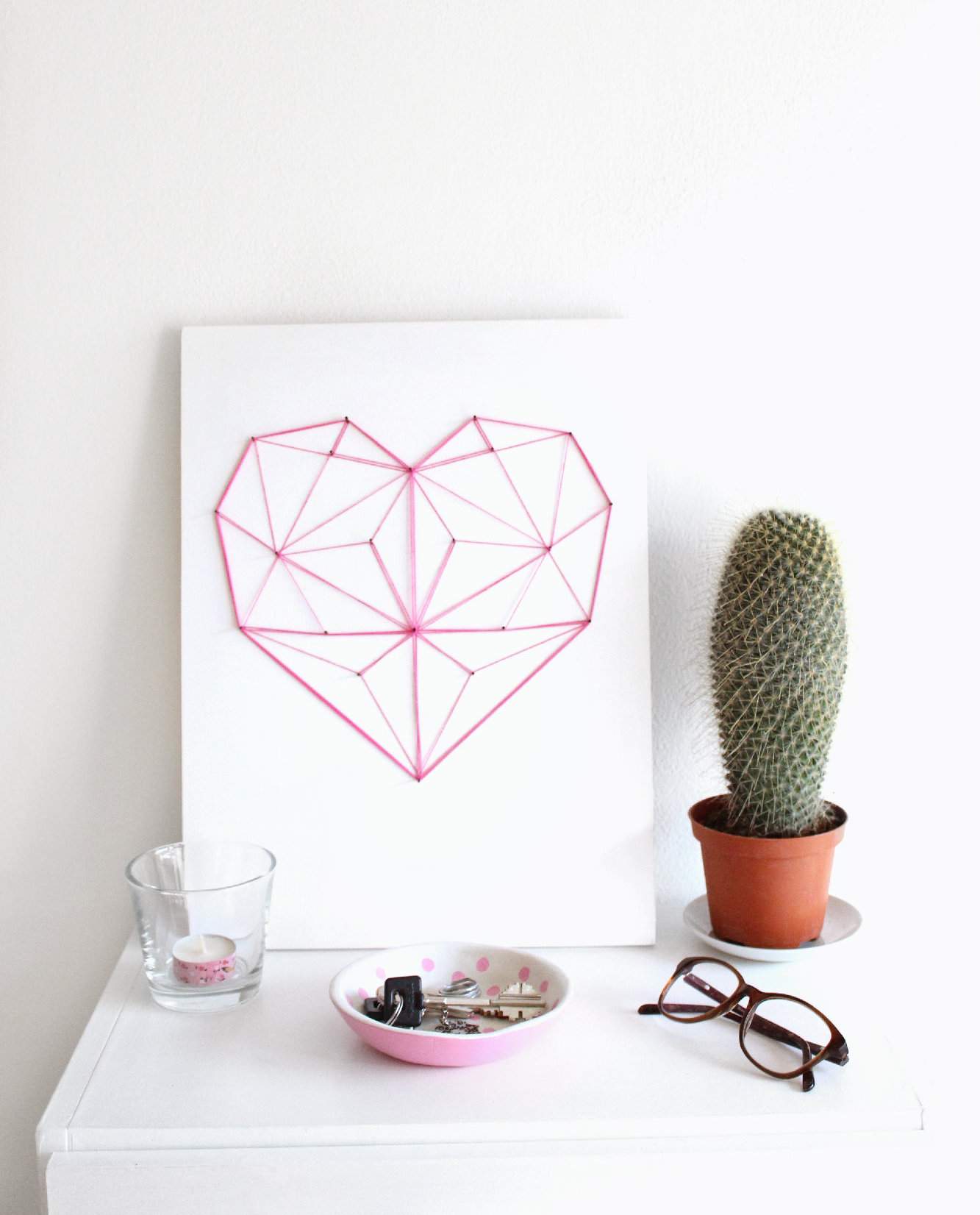 Fadenbild Herz pink modern geometrisch Fadenkunst