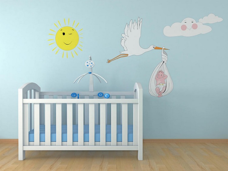 Wandtattoo-Kinderzimmer-Babybett-Sonne-Wolken-Aufkleber