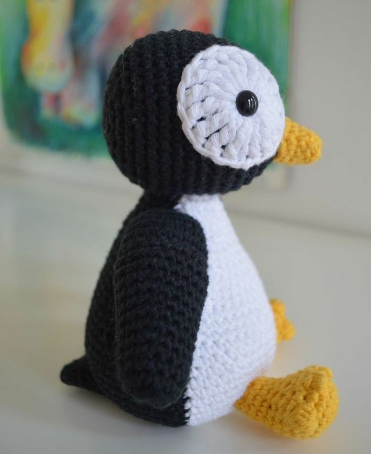 amigurumi-häkeln-pinguin-schwarz-weiß-wolle