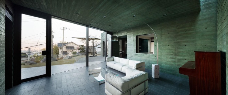 beton-architektur-grün-panoramafenster-minimalistisch-design