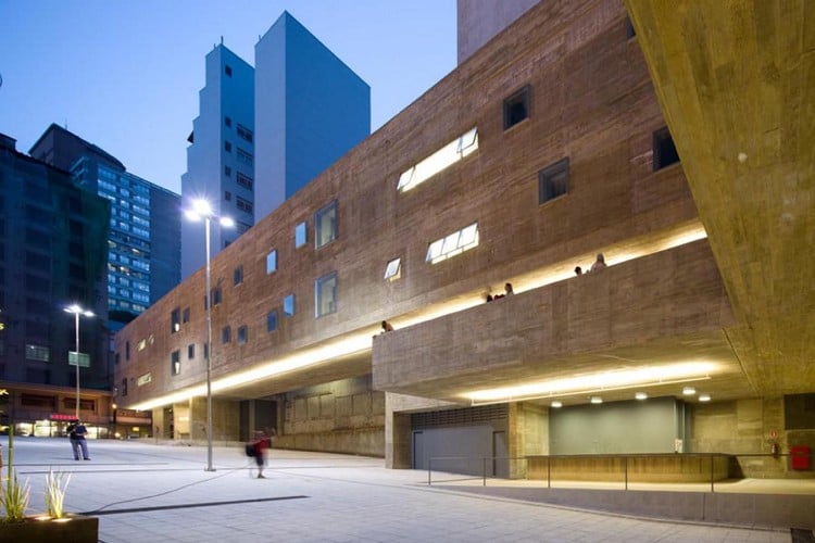 beton-architektur-kulturzentrum-brazilien-stadt