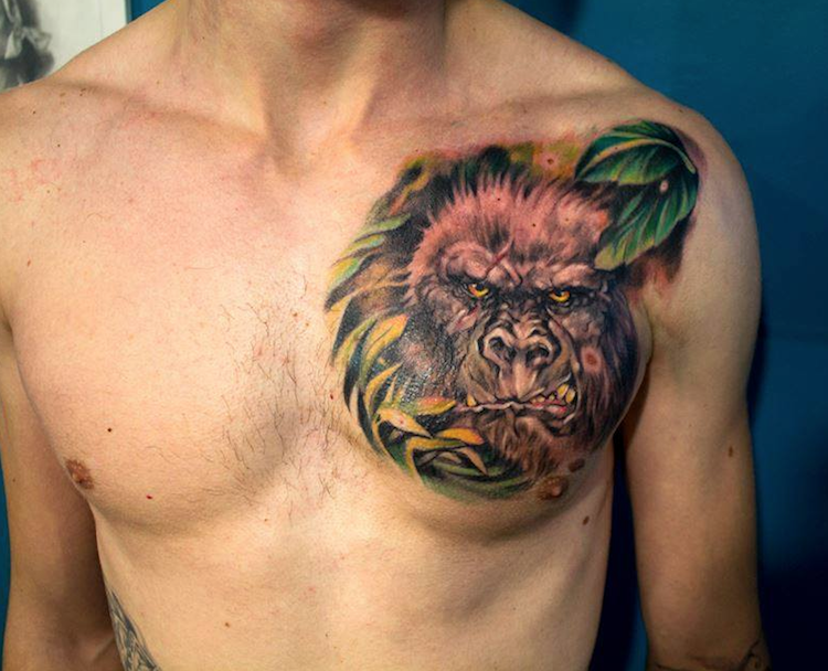 brust-tattoo-motive-tätowierung-tier-dschungel-gorilla